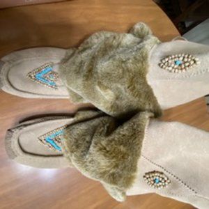 Manitobah MukLuks Boots- Beautiful brown & blue beaded details.
